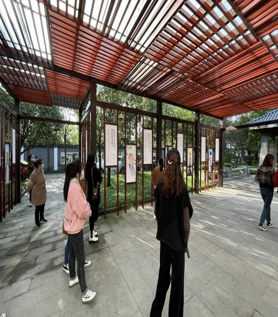 开拓创新 实干兴校 ——郫都区友爱职业技术学校开学教职工例会