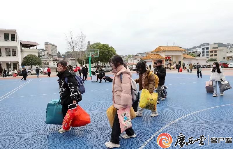 龙腾瑞气迎开学 风华正茂启新程