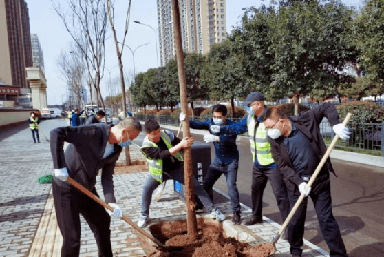 桂溪街道和平社区开展3·12植树节植绿护绿志愿者活动