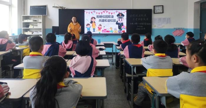 与安全同行 成都市锦汇东城小学开展“安全教育日”活动