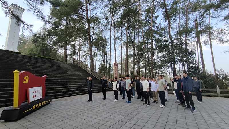 缅怀先烈事迹 传承英烈精神