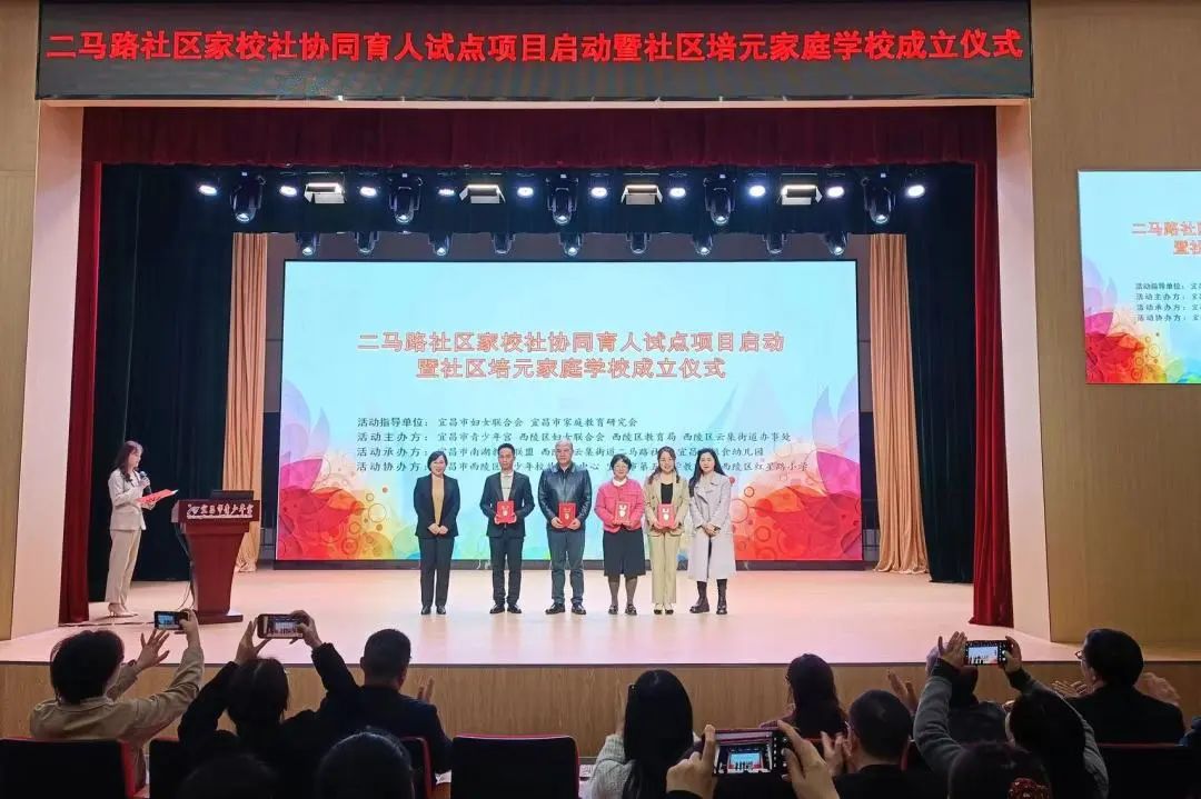 “思政引领启新篇 共绘育人‘桐’心圆”