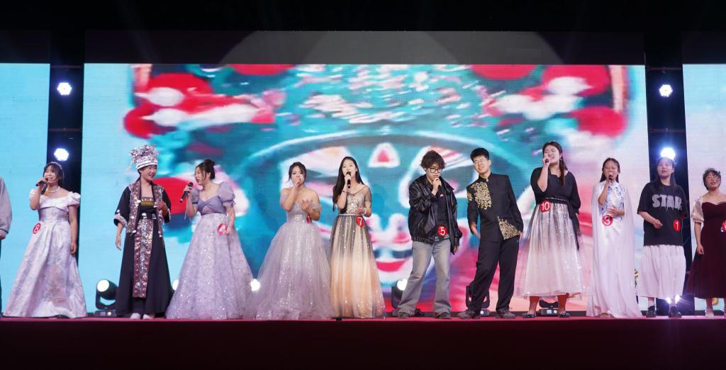 内江市西林中学举办“寸心寄华夏 五四漾韶华”汇演