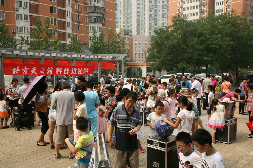 年轻人进社区：有优势也要“吃苦头”