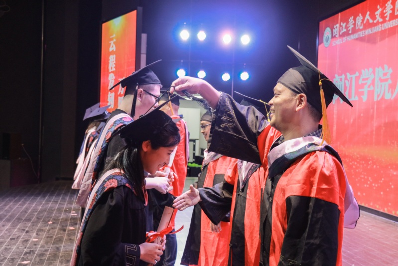 骊歌轻扬祝福满溢 莘莘学子奔赴山海