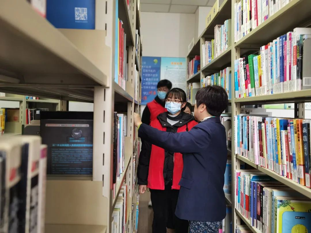 桂溪街道和平社区开展疯狂星期“室”·小小图书管理员职业体验志愿服务活动