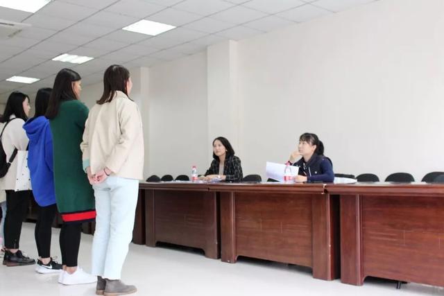 桂溪街道和平社区开展走进方志馆——“小小讲解员”现场面试活动