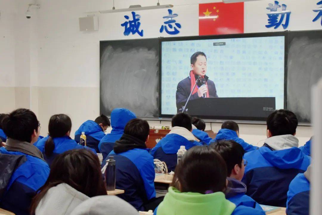 牛牦山初中隆重举行2024年秋季开学典礼