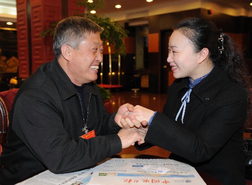 齐心协力，撑起校园“平安伞”