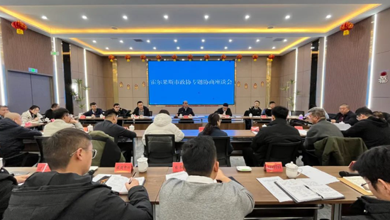 齐心协力，撑起校园“平安伞”