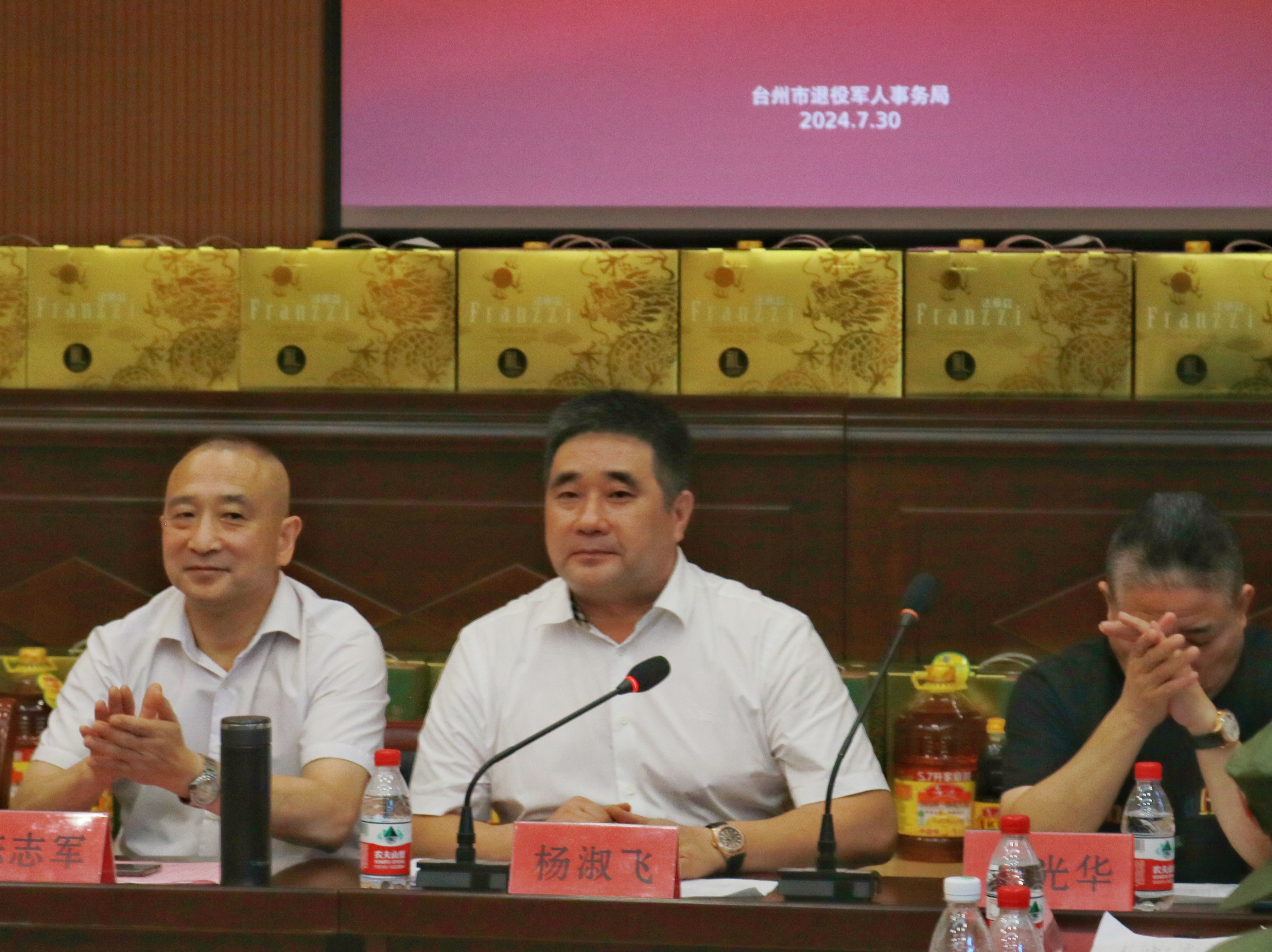 戎耀八一情系老兵 共叙军旅深厚情怀