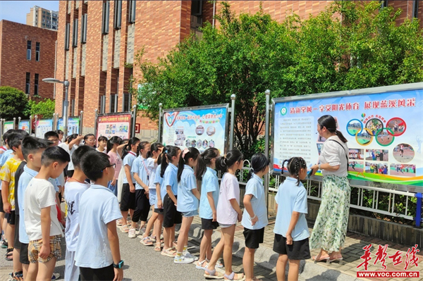 访廉洁人物 育廉洁品质