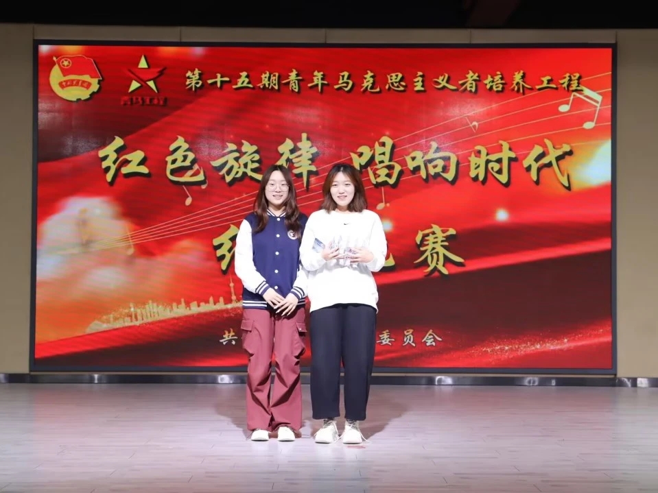 唱响红色旋律 根植爱国情怀