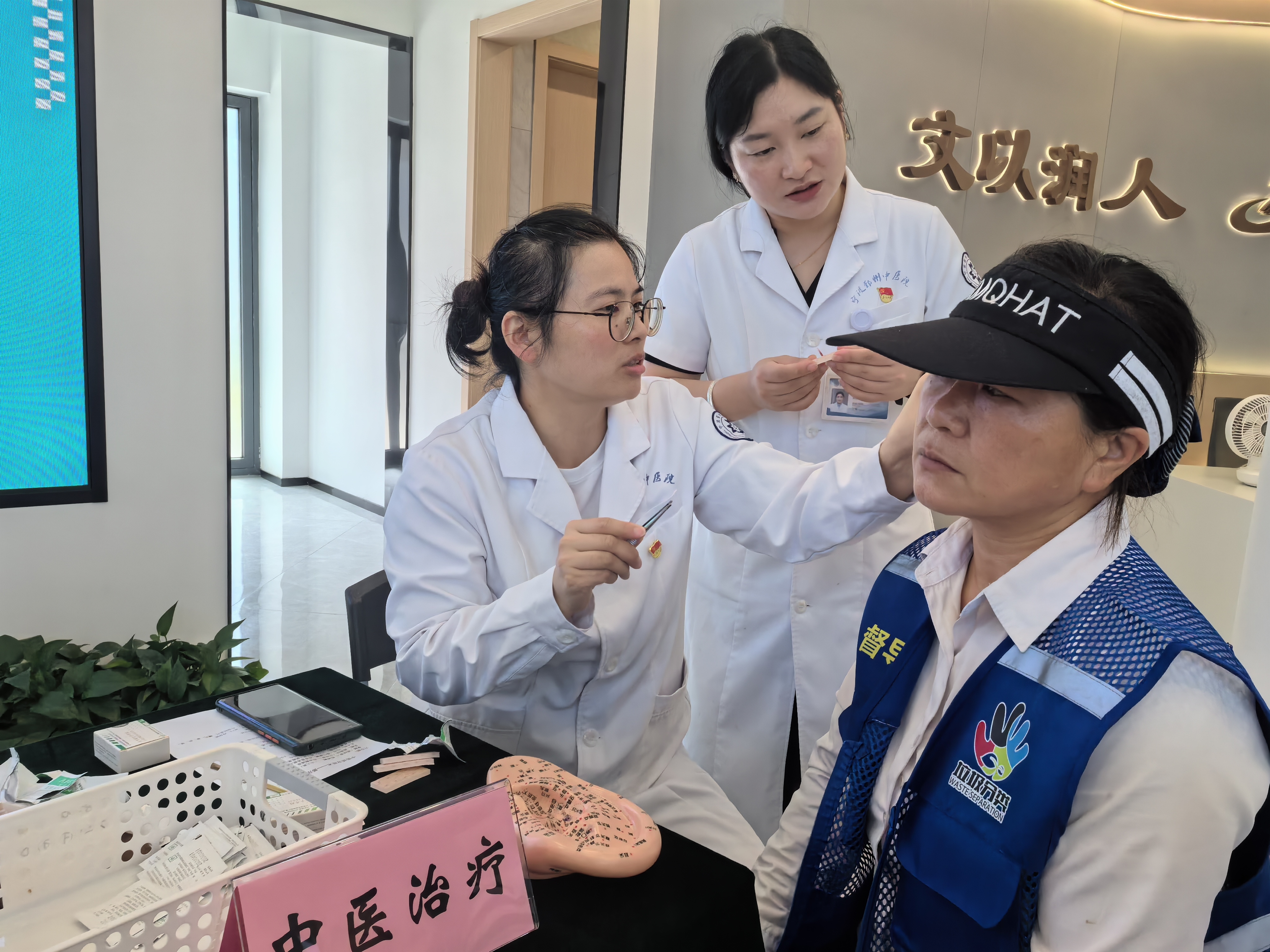 【公益巡诊】成都誉美医院巡诊团走进“至强社区慈善文化节”活动现场