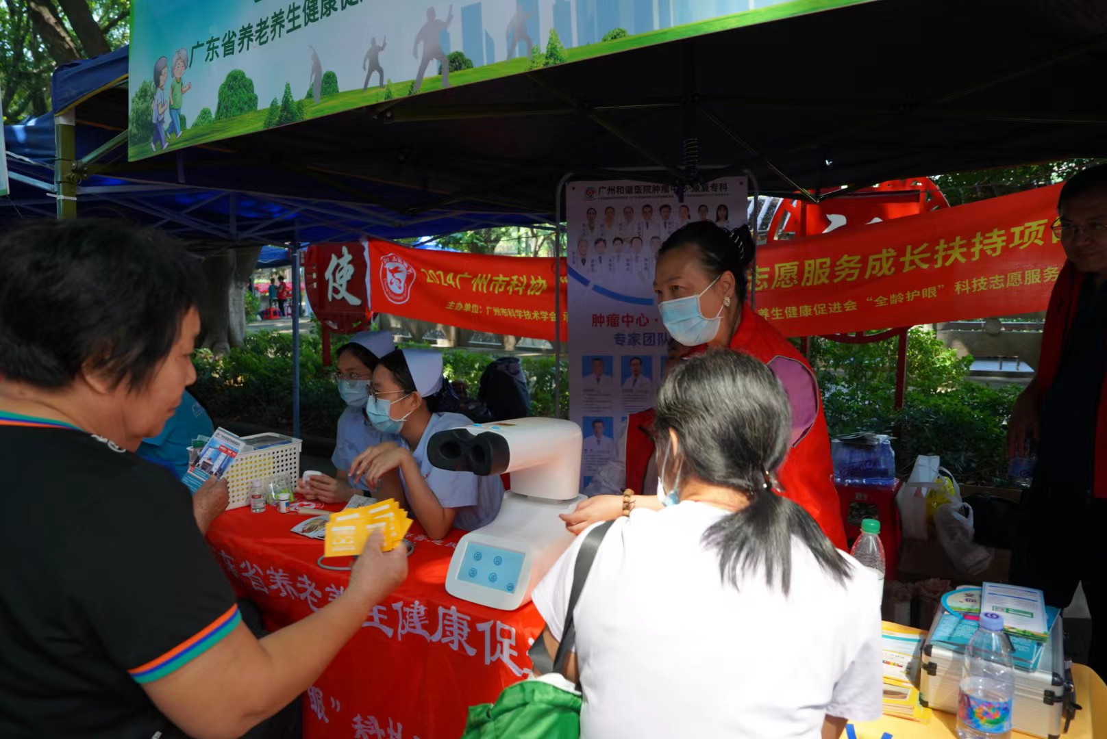 【公益巡诊】成都誉美医院巡诊团走进“至强社区慈善文化节”活动现场