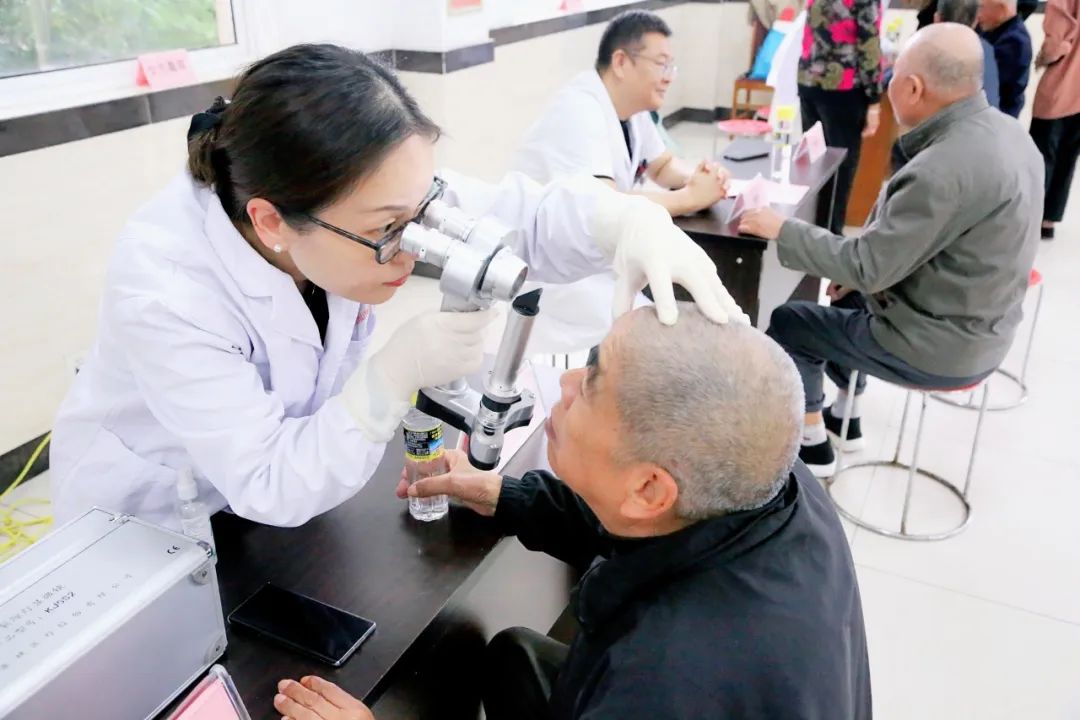 “情暖金秋·爱在重阳”大型联合公益义诊活动成功举行