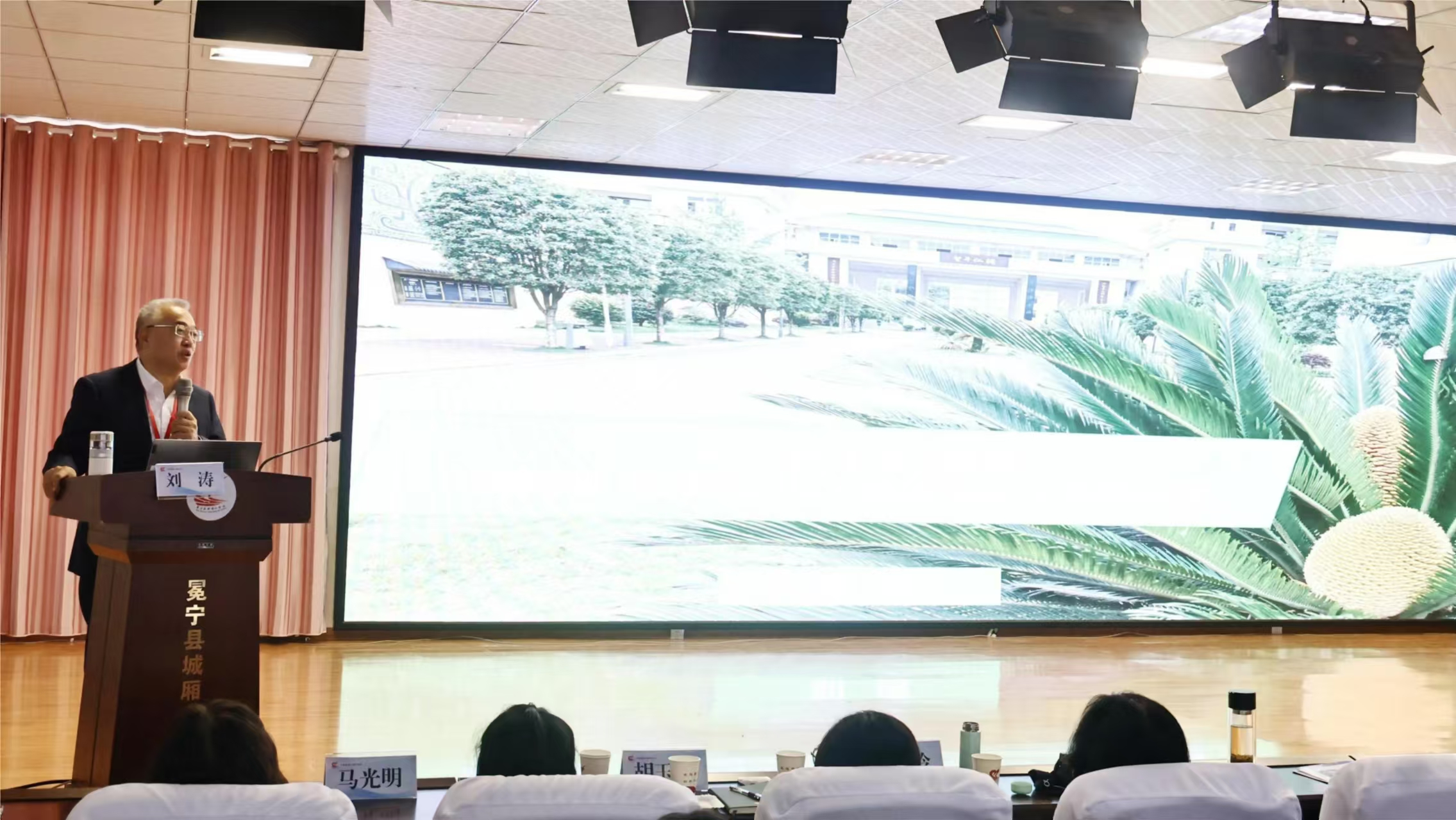 四川省教育厅、四川省开放大学终身教育处领导莅临青羊调研指导工作