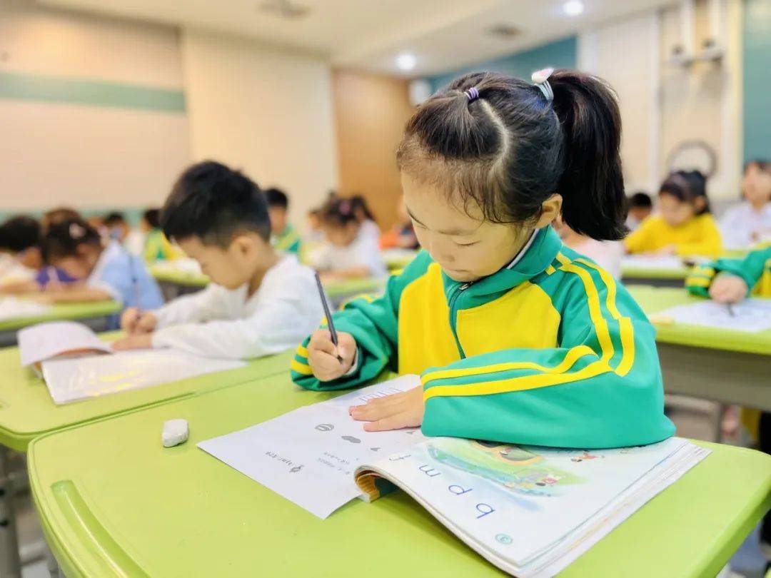 初绽芳华 新师逐梦