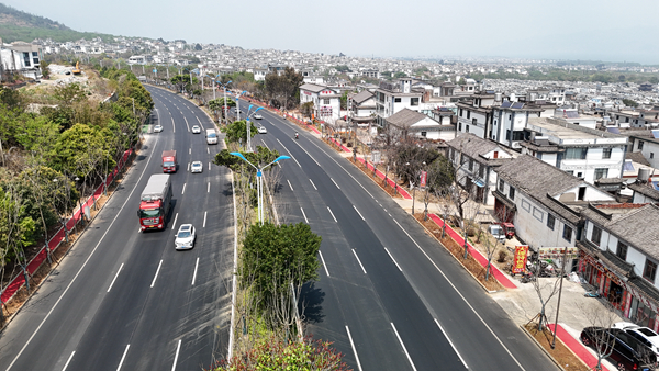 扮靓城乡道路“颜值” 绘建和美共富乡村