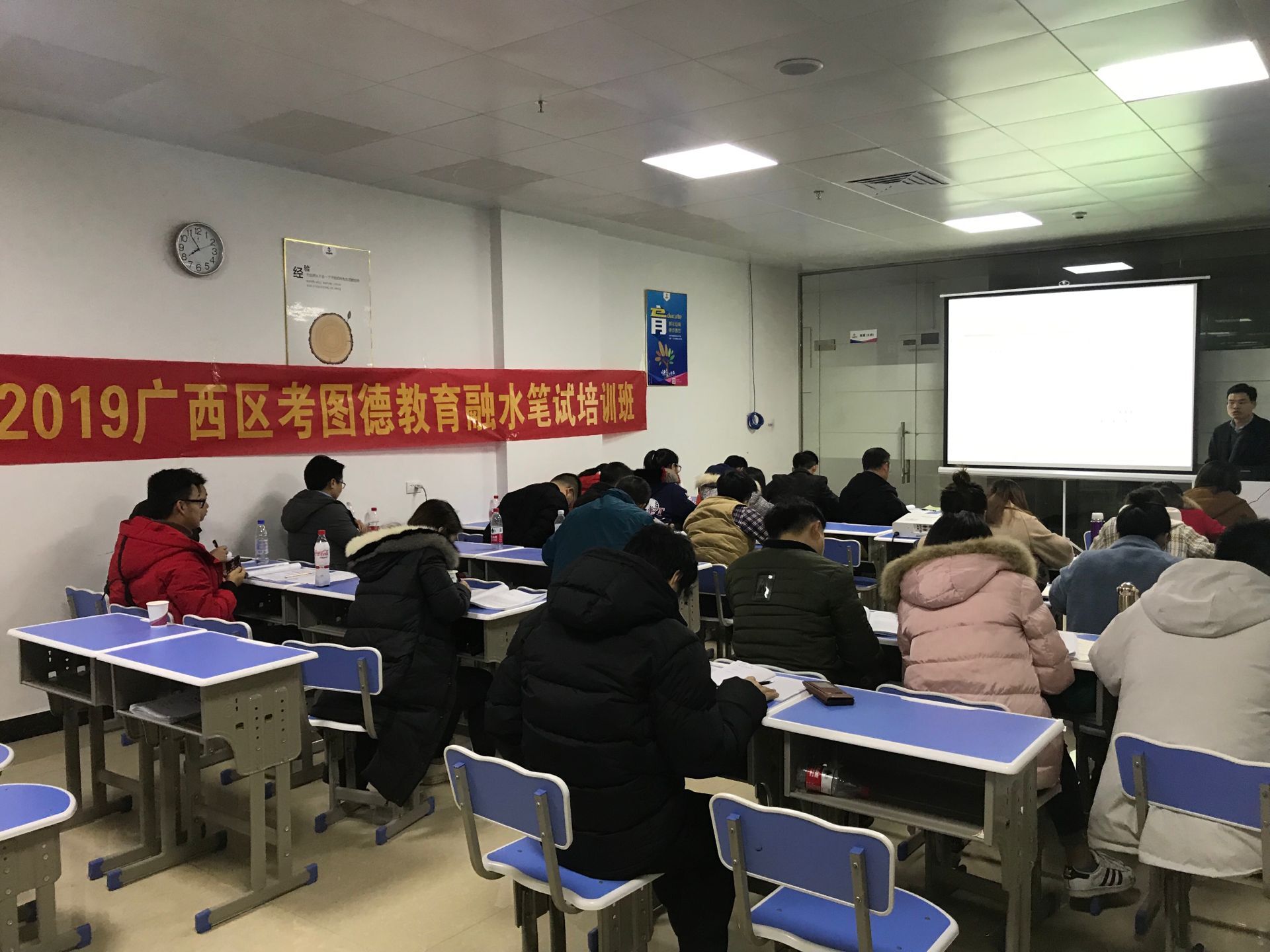 青羊区创新社区教育人才培育模式：学员变评委，持证上岗促发展
