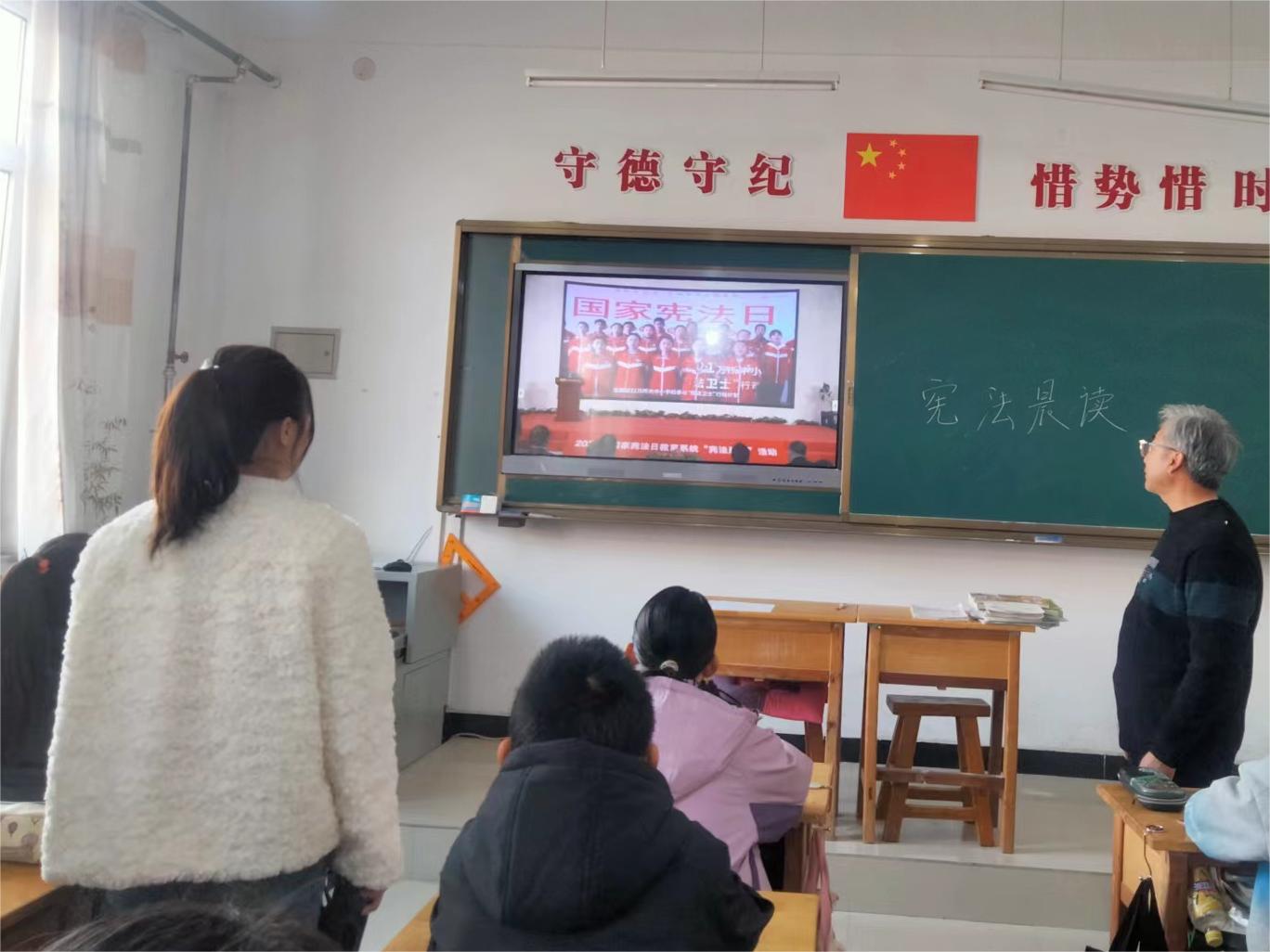 宪法伴我成长 成都市洛带中学校举行“宪法晨读”活动