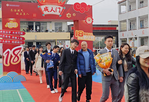 校园景色美如画——成都东部新区养马初级中学