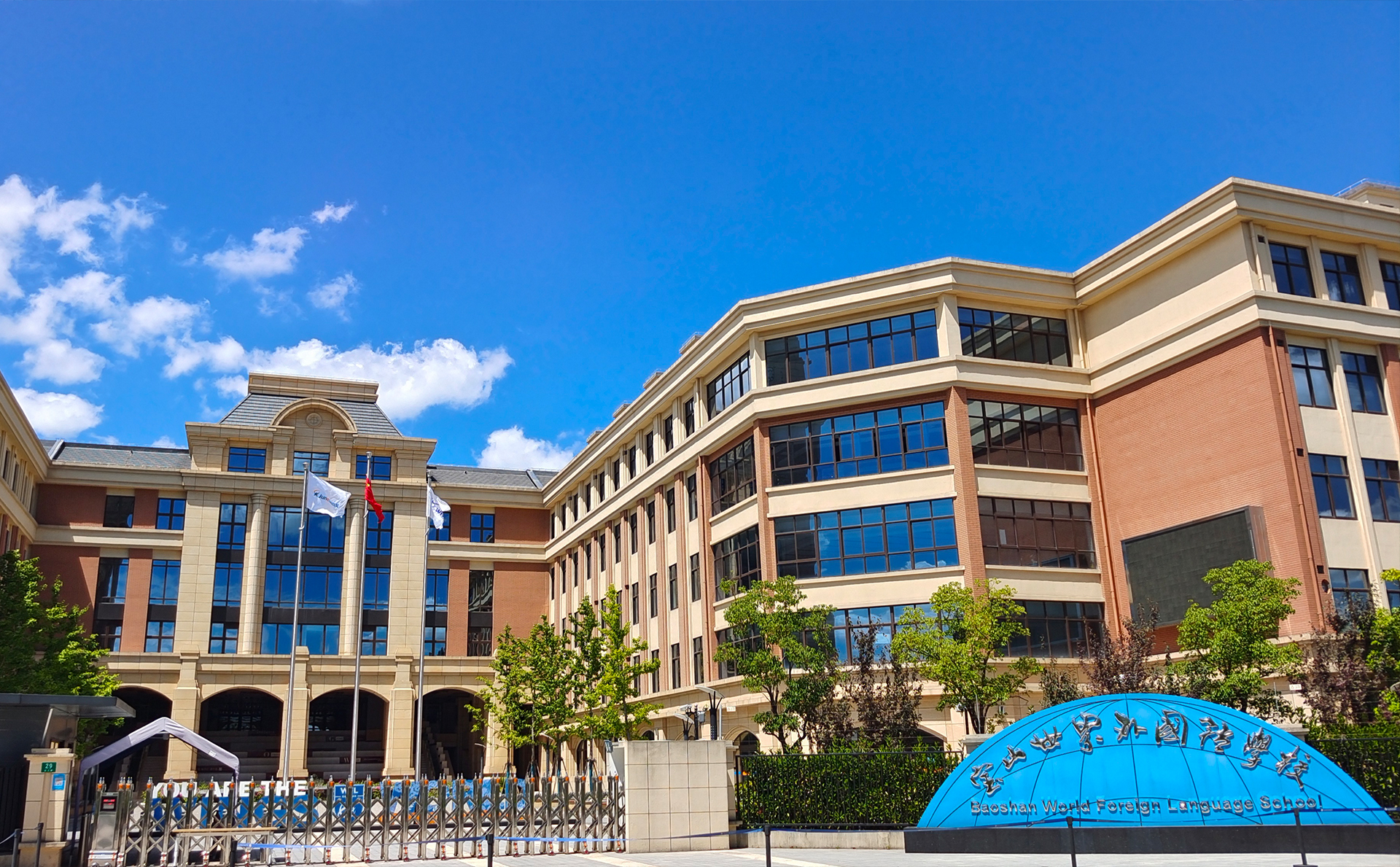 校园景色美如画——成都东部新区养马初级中学