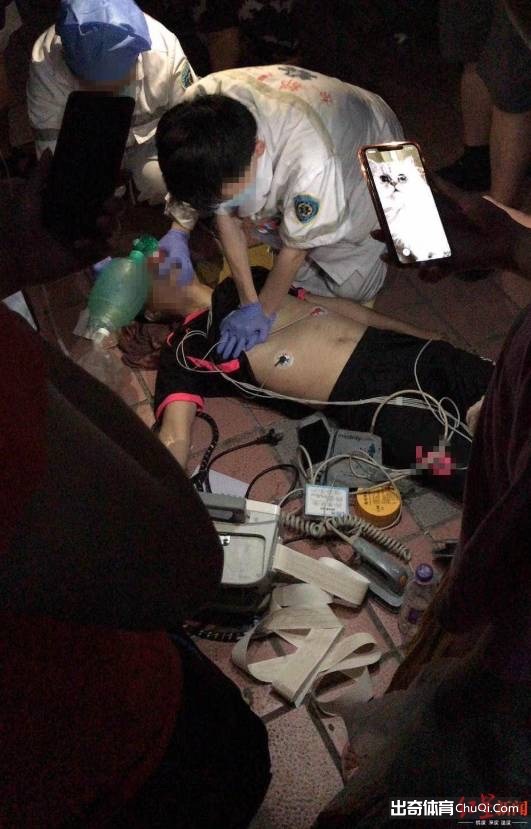 惊险十分钟！成都两护士火车站救回猝死旅客