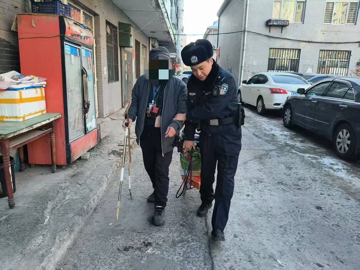 整治路灯暧民心 点亮群众回家路