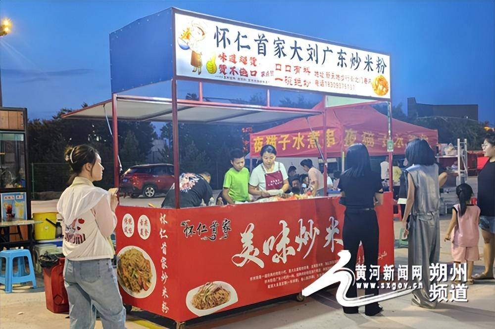 整治路灯暧民心 点亮群众回家路